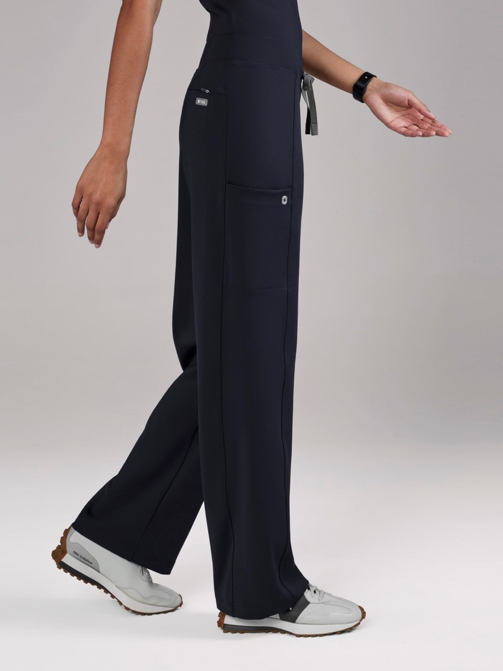 FIGS Valle FORMx Straight Leg Scrub Pants in Navy - Picture 3 of 8